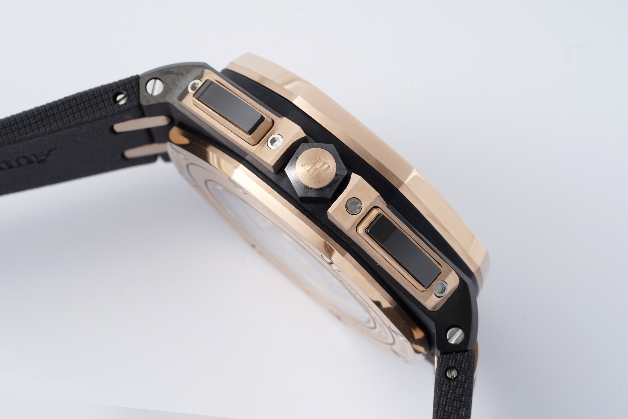 Royal Oak Offshore 44 mm, Grey Ref. 26405NR.OO.A002CA.01