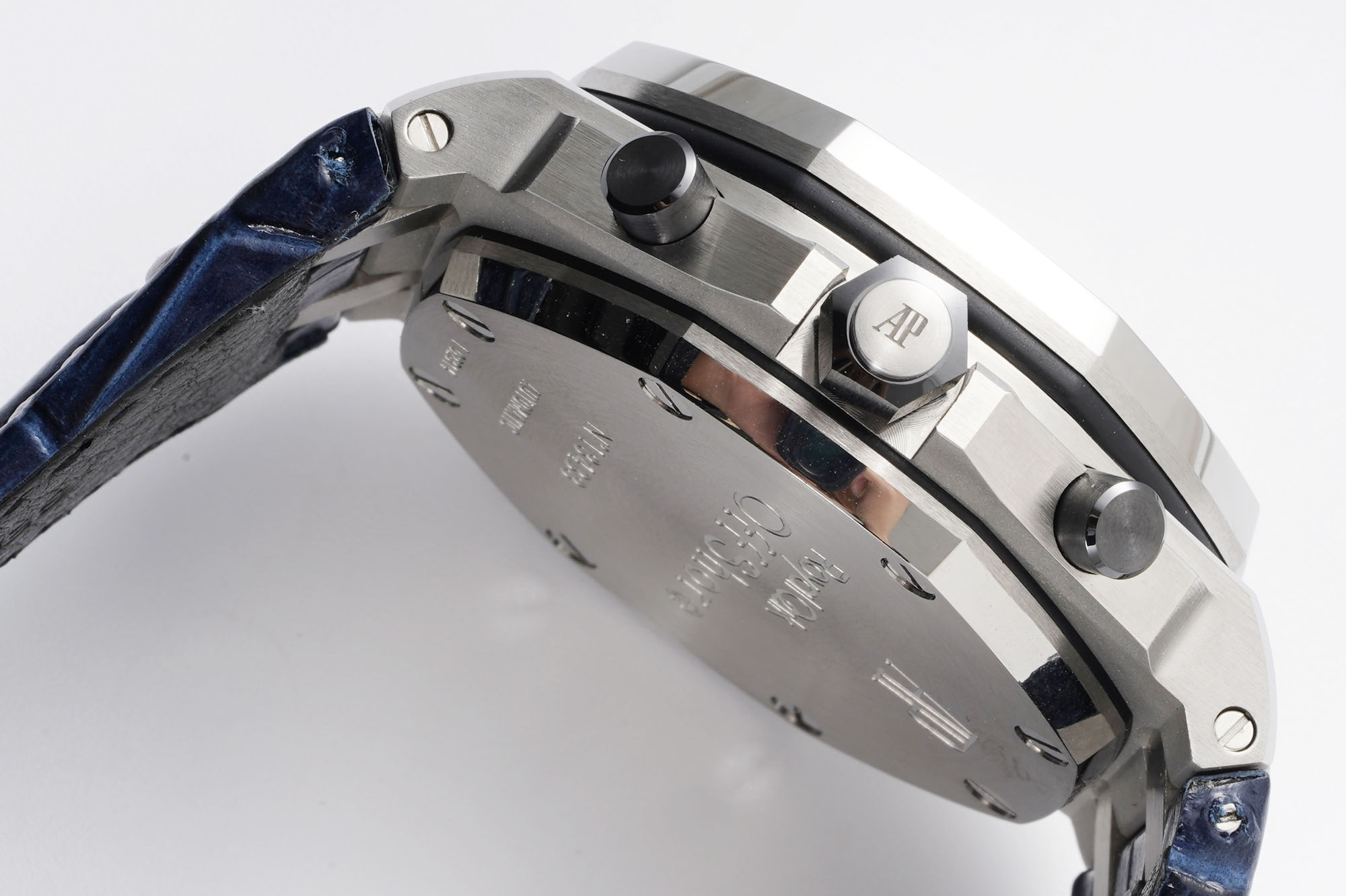 Royal Oak Offshore 42 mm, White Ref. 26170ST.OO.D305CR.01