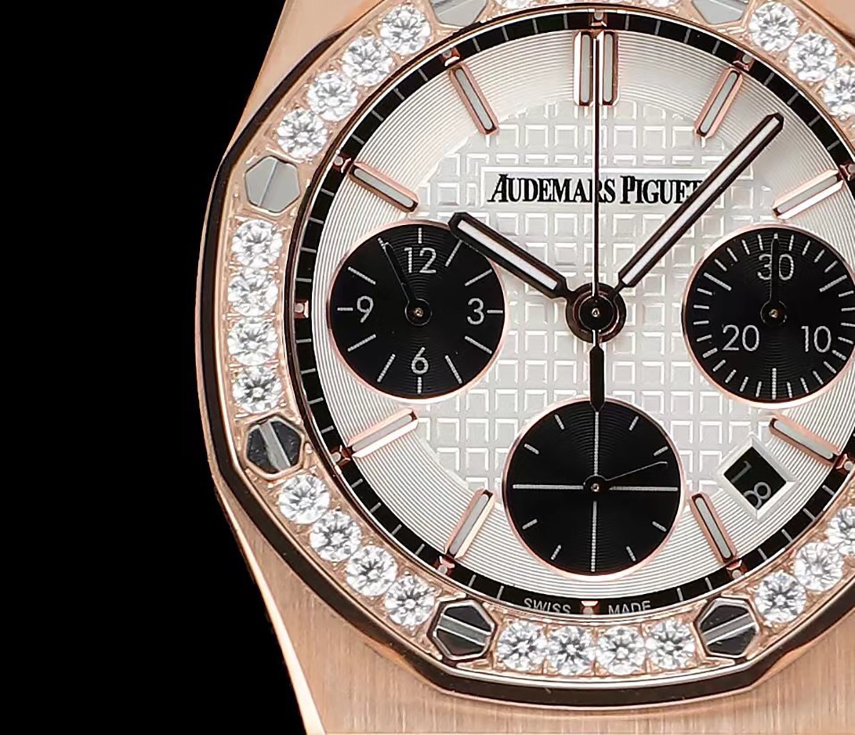Royal Oak Offshore Chronograph 37 mm, White/Black/Rose Gold Ref. 26231OR.ZZ.D003CA.01