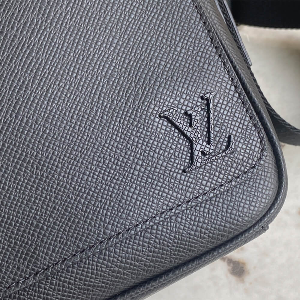 Louis Vuitton DISTRICT PM