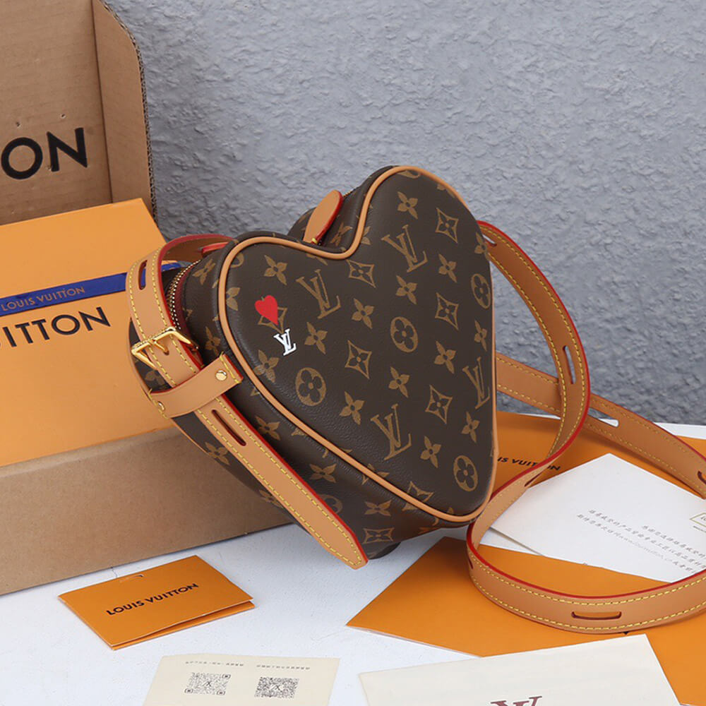 Louis Vuitton Game On Coeur