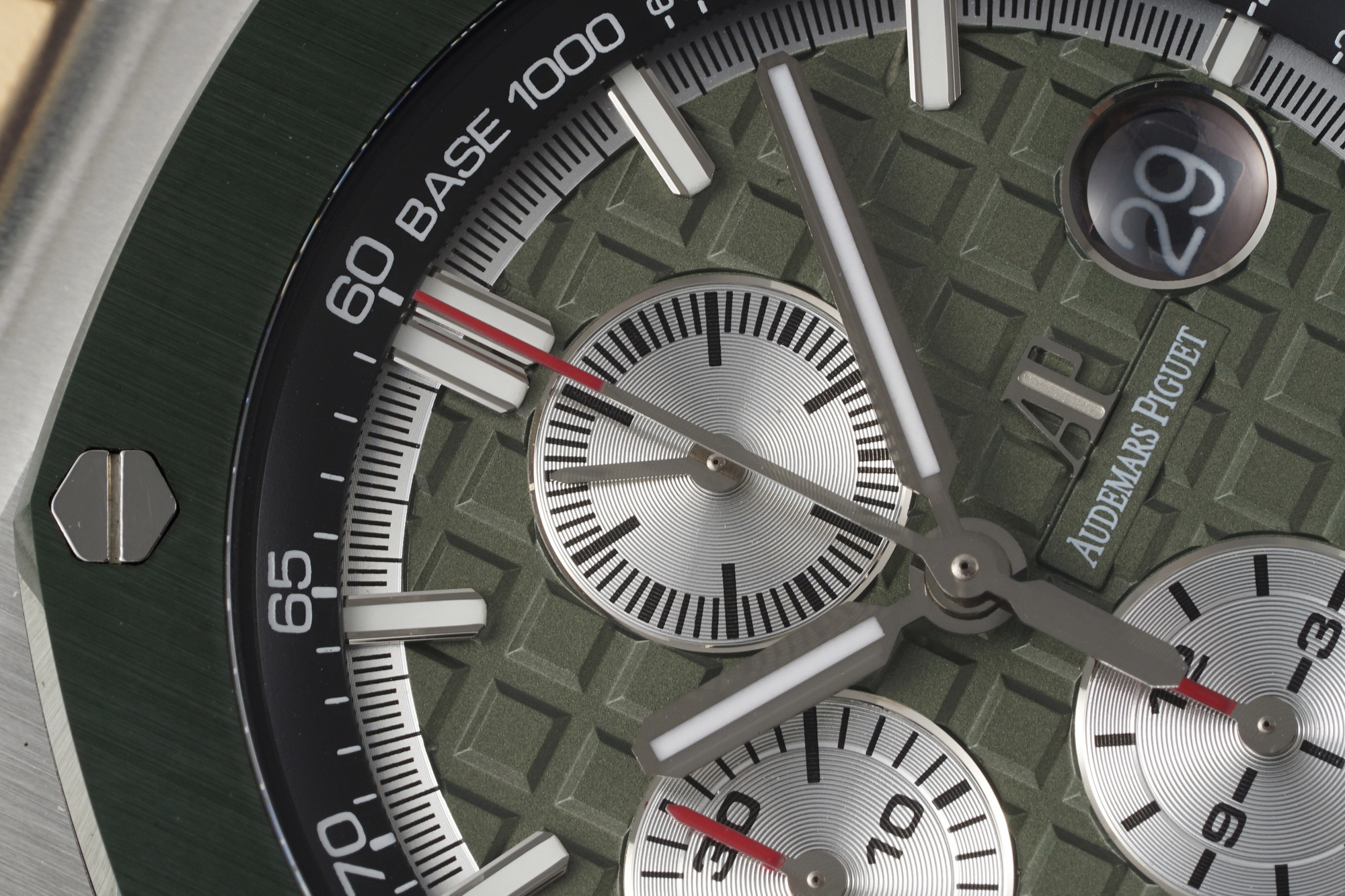 Royal Oak Offshore 44 mm, Green Ref. 26400SO.OO.A055CA.01