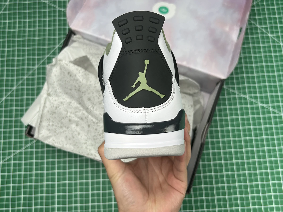 Air Jordan 4 Retro ‘Seafoam’ Reps