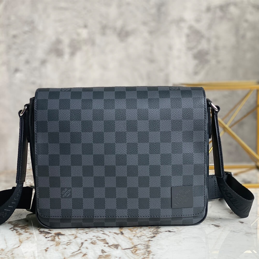 Louis Vuitton DISTRICT PM
