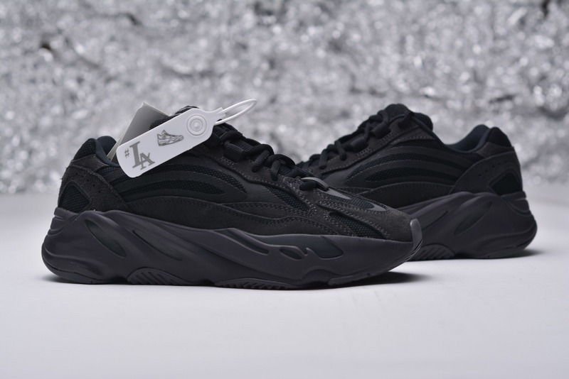YEEZY 700 V2 “VANTA”