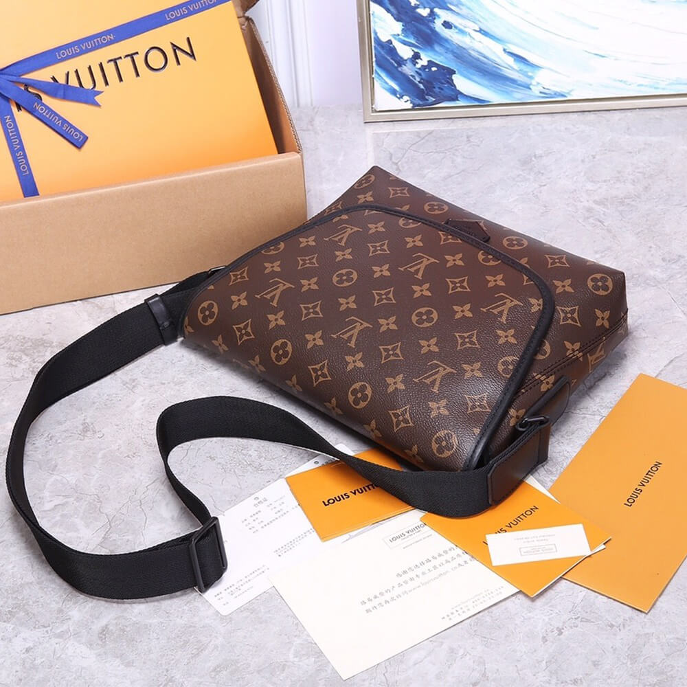 Louis Vuitton MAGNETIC MESSENGER