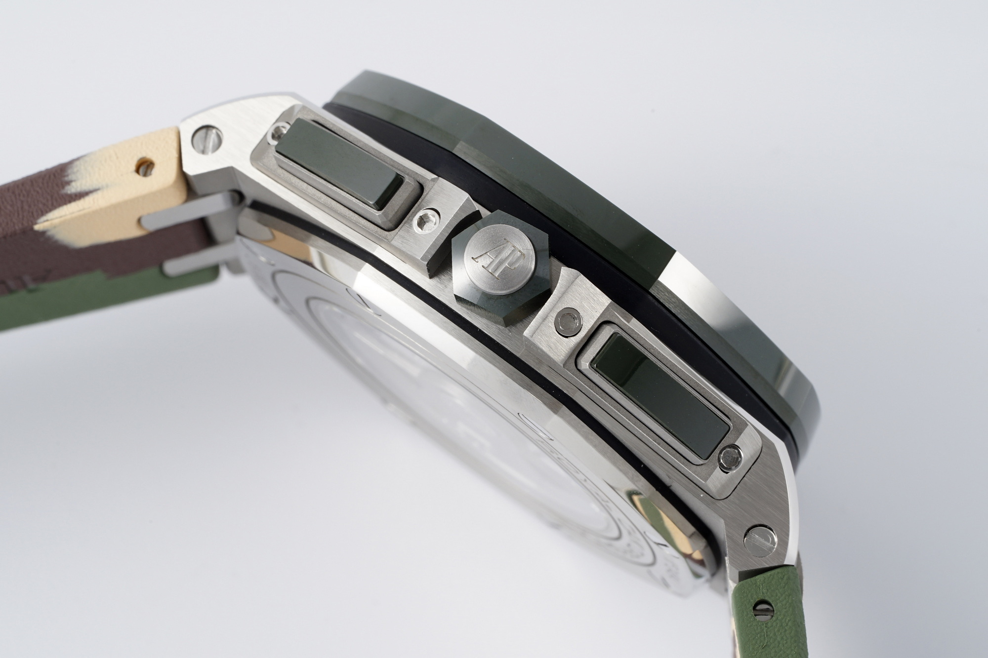 Royal Oak Offshore 44 mm, Green Ref. 26400SO.OO.A055CA.01