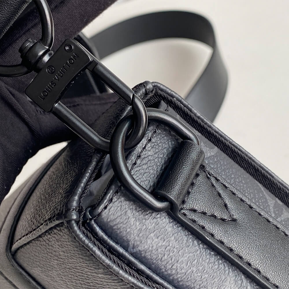 Louis Vuitton TRUNK MESSENGER