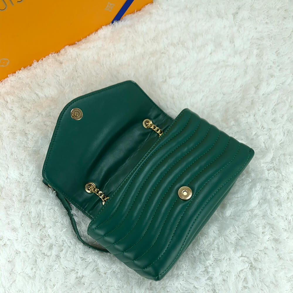 Louis Vuitton NEW WAVE CHAIN BAG