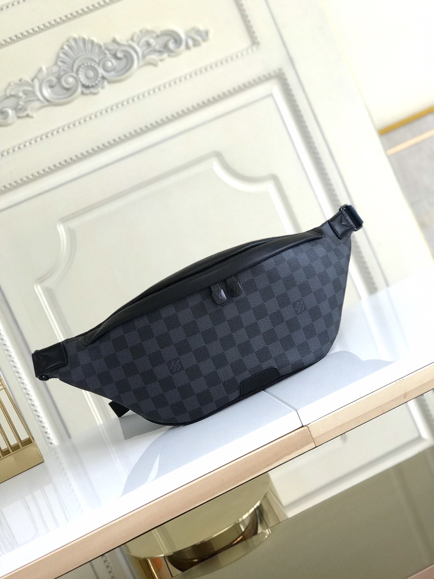 Louis Vuitton N40187 Men Body-conscious Discovery Bumbag Damier Graphite Coated Canvas