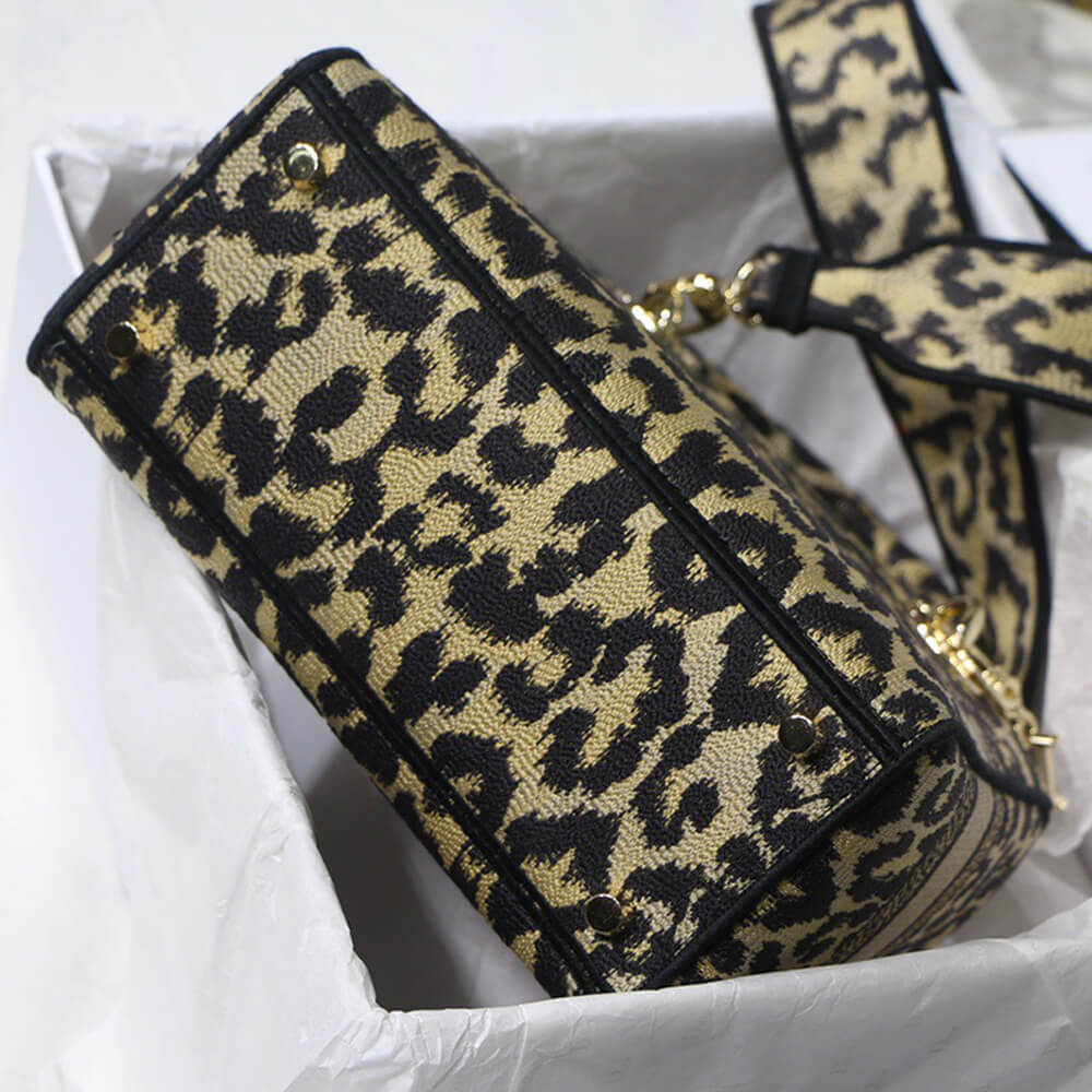 Dior DIOR MEDIUM LADY D-LITE BAG