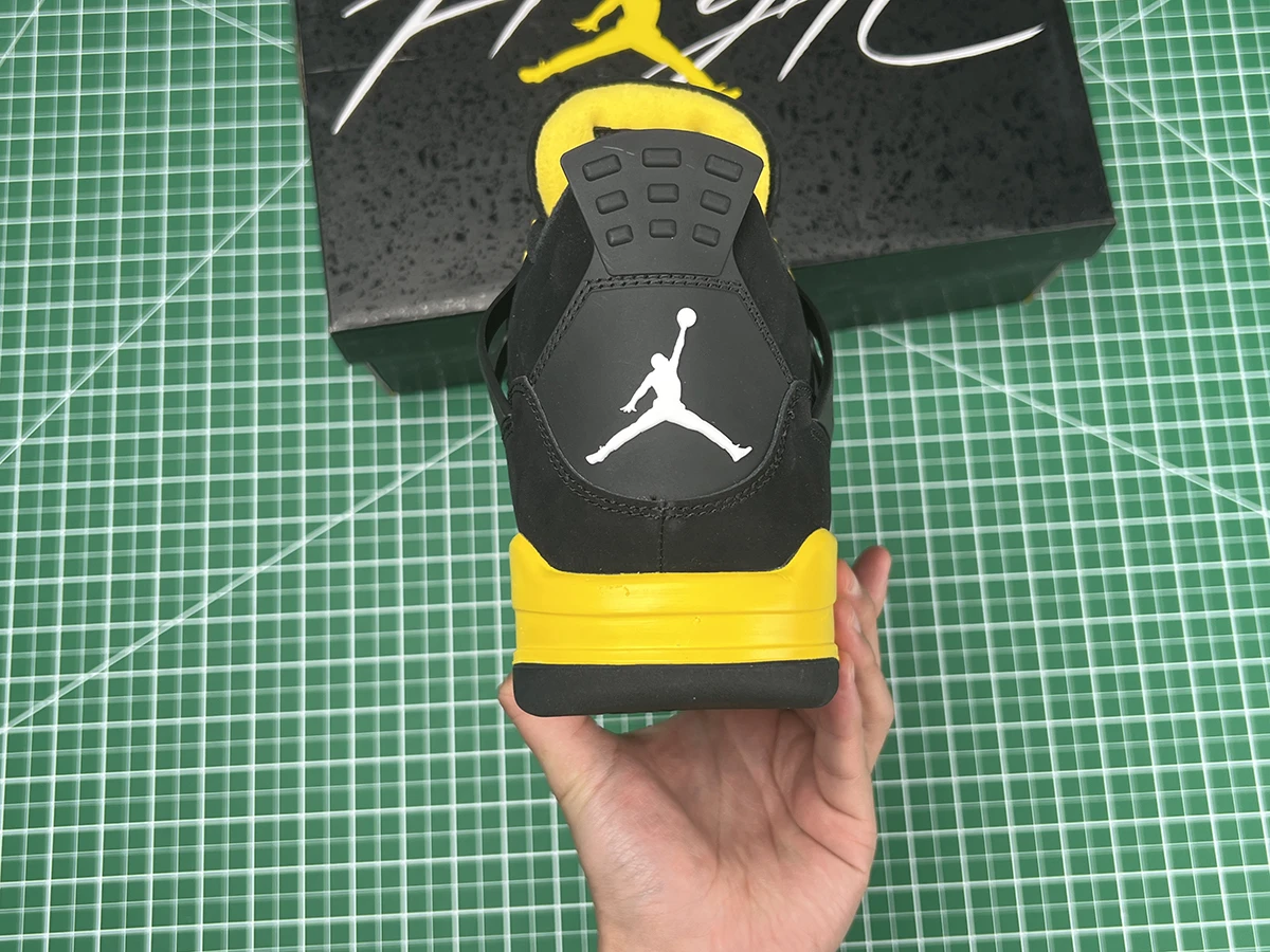 Air Jordan 4 Retro ‘Thunder’ 2023 Quality Reps