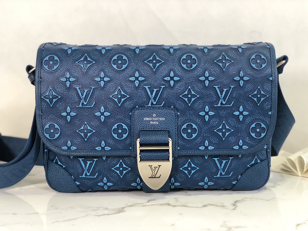 Louis Vuitton M21358 Archy Messenger MM Bag Cowhide leather Blue