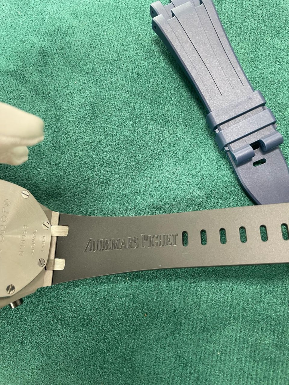 Royal Oak Offshore “Rubberclad” 42 mm, White Ref. 25940SK.OO.D002CA.02
