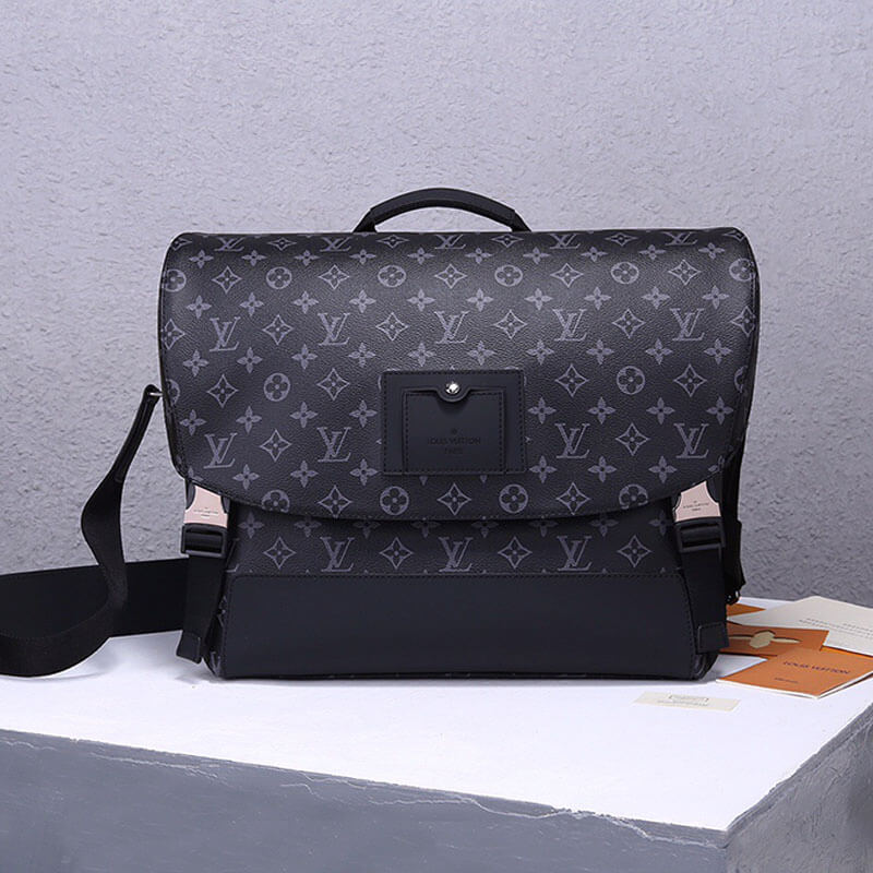Louis Vuitton Messenger MM Voyager