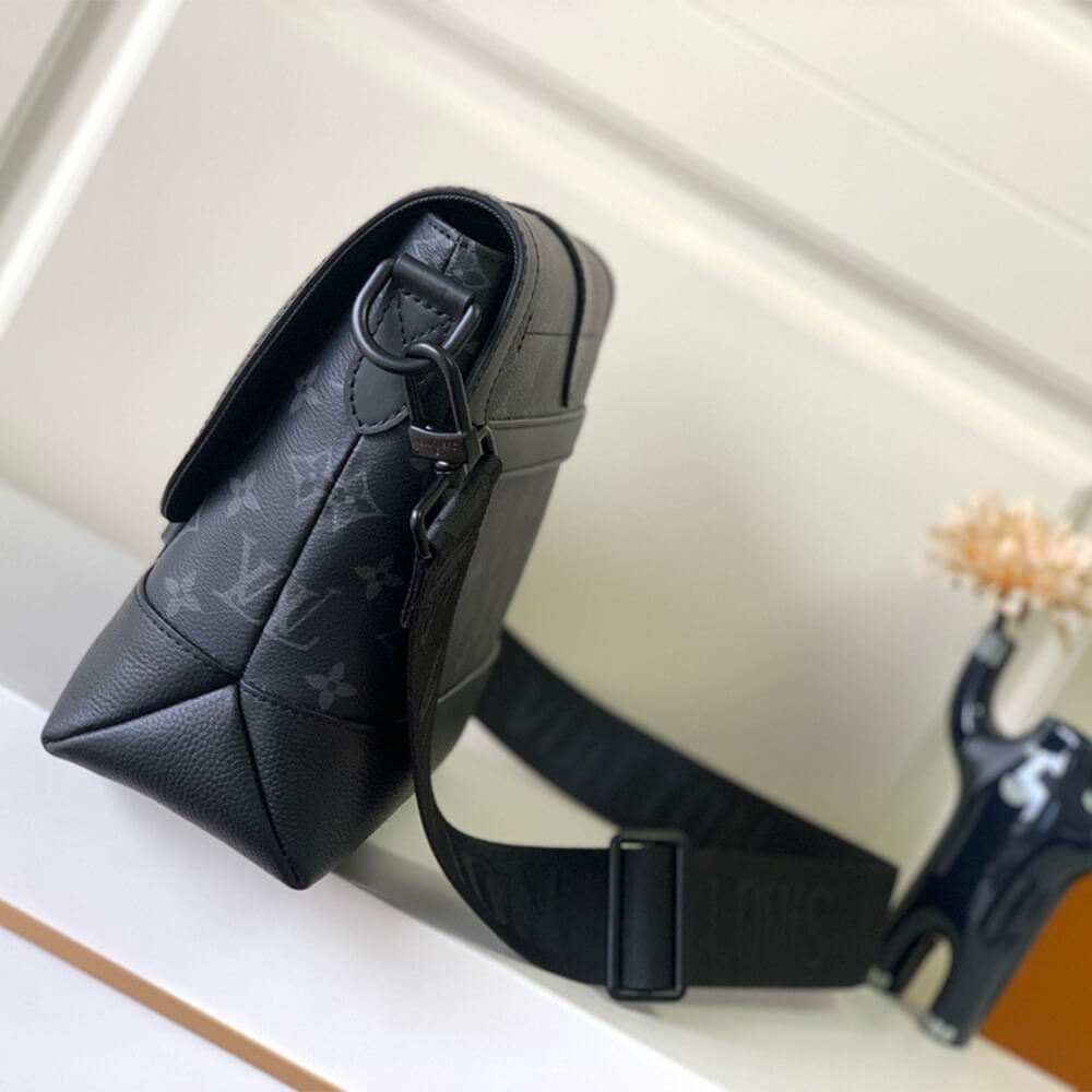 Louis Vuitton SAUMUR MESSENGER