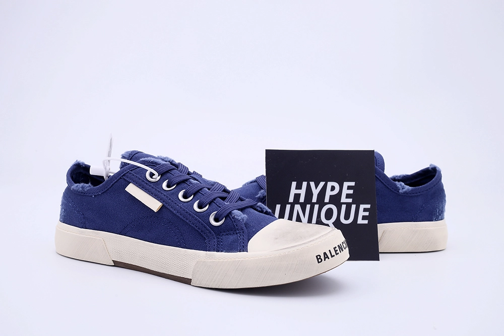 BALENCIAGA PARIS LOW SNEAKER IN BLUE