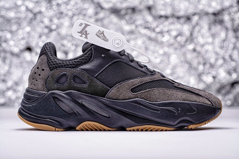 YEEZY 700 ‘UTILITY BLACK’