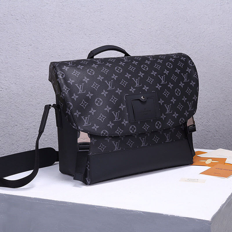 Louis Vuitton Messenger MM Voyager