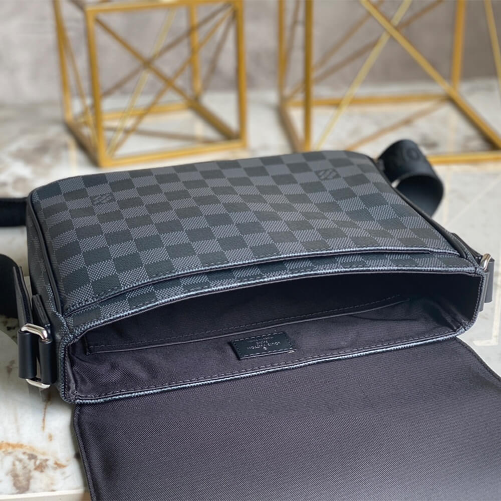 Louis Vuitton DISTRICT PM