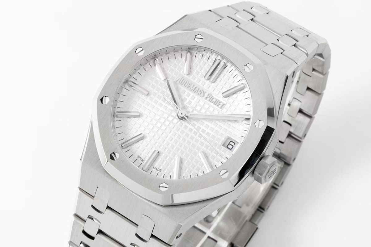 Royal Oak 50th Anniversary 41 mm, White Ref. 15510ST.OO.1320ST.03