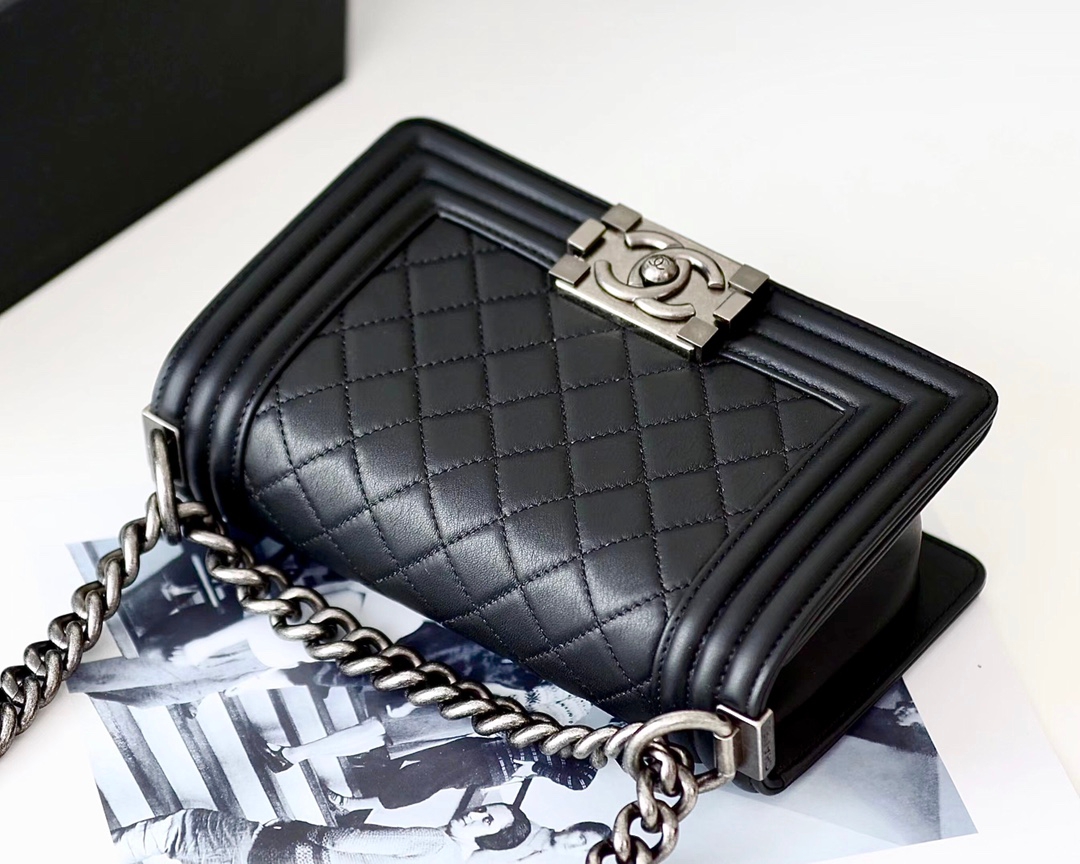 Chanel BOY CHANEL HANDBAG ( 4A )