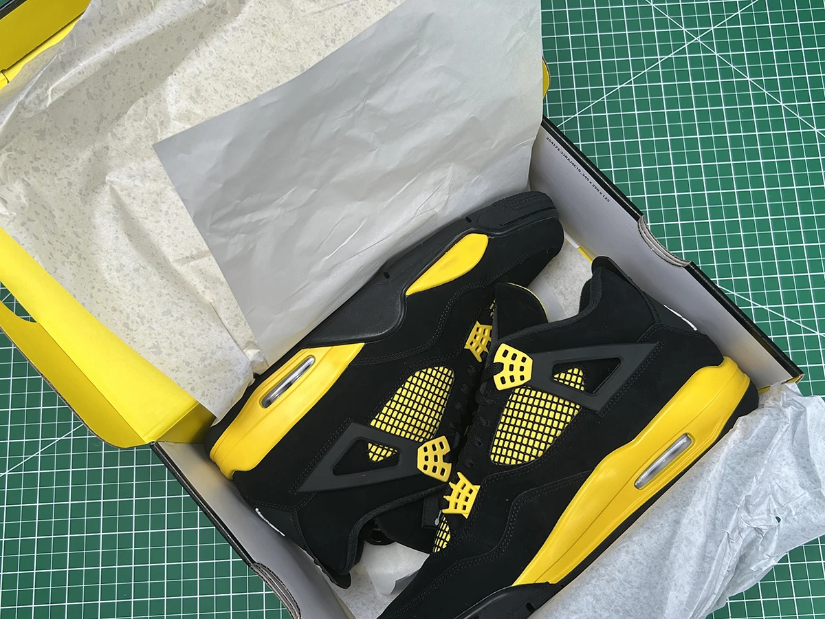 Air Jordan 4 Retro ‘Thunder’ 2023 Quality Reps