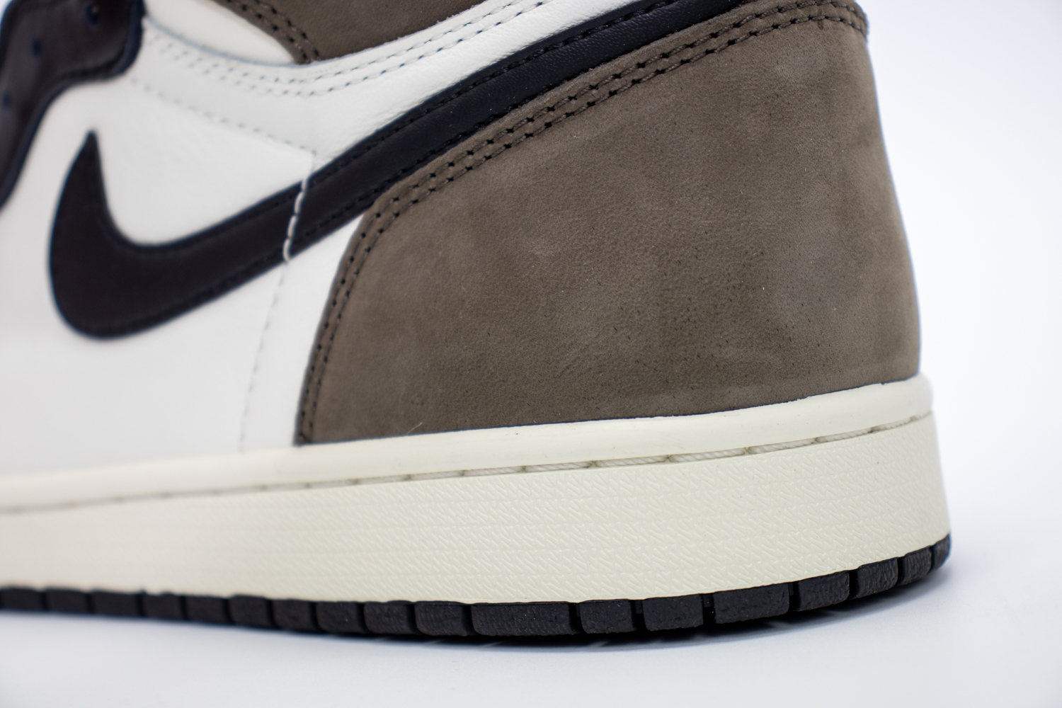 AIR JORDAN 1 DARK MOCHA