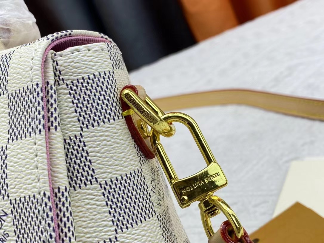 Louis Vuitton CROISETTE CHAIN WALLET