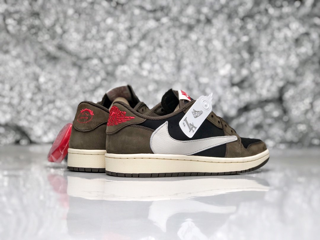 TRAVIS SCOTT X AIR JORDAN 1 LOW AJ1