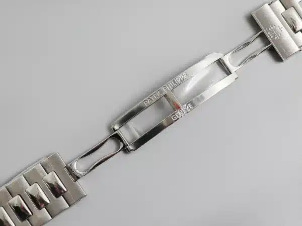 Nautilus 5726/1A-014 Annual Calendar, Moon phases 40.5 mm,Steel