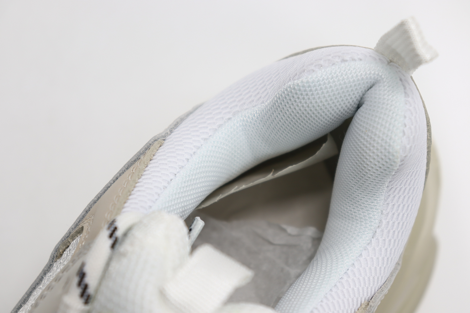 BALENCIAGA TRIPLE S CLEAR SOLE SNEAKER WHITE