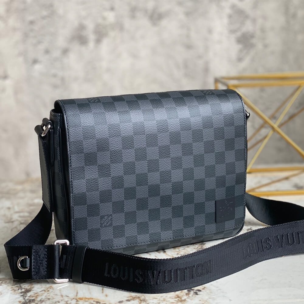 Louis Vuitton DISTRICT PM