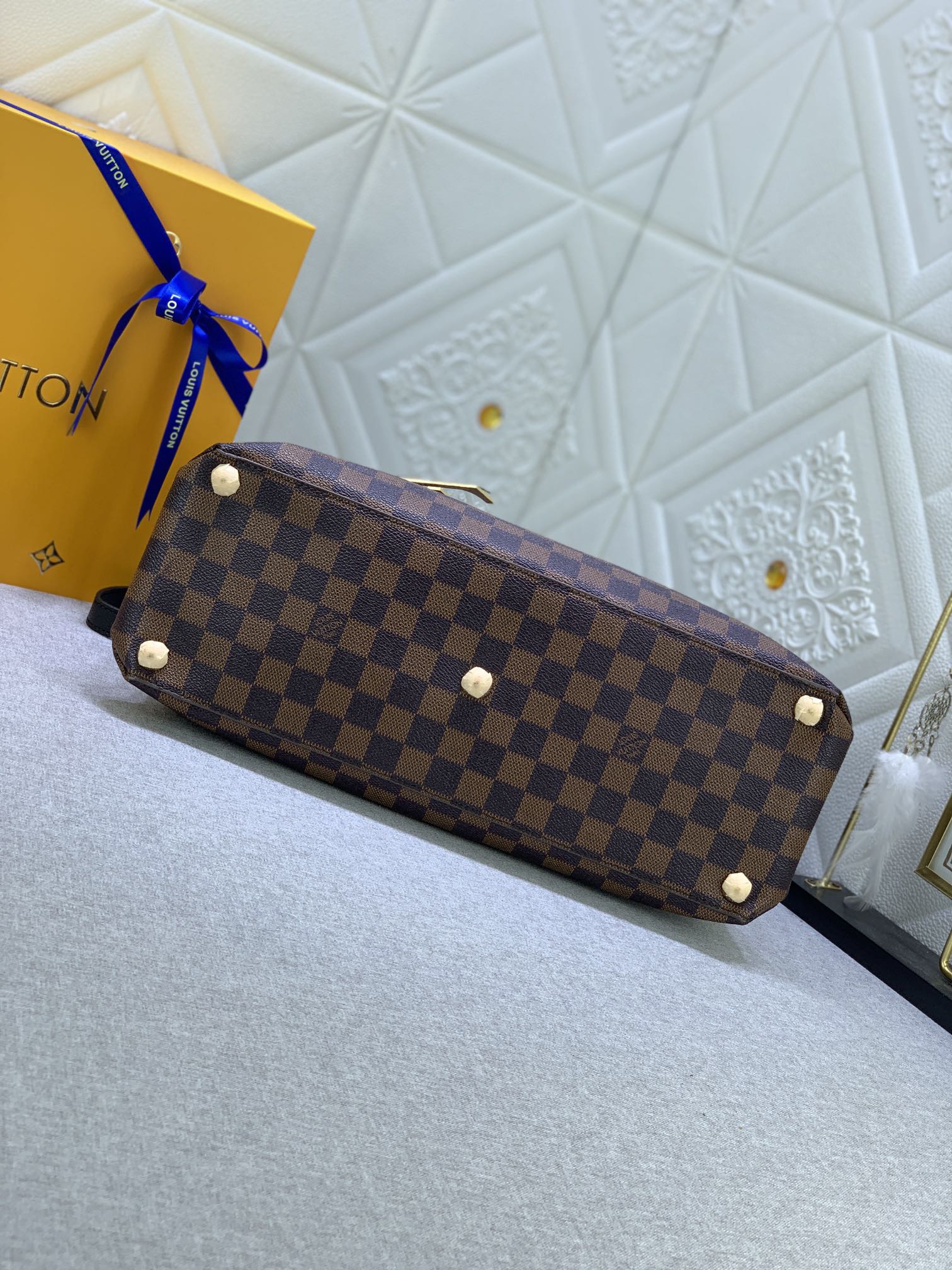 Louis Vuitton RIVERSIDE