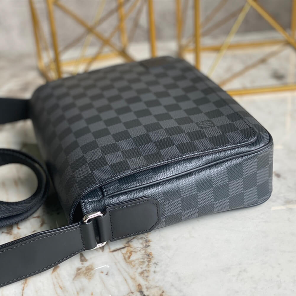 Louis Vuitton DISTRICT PM