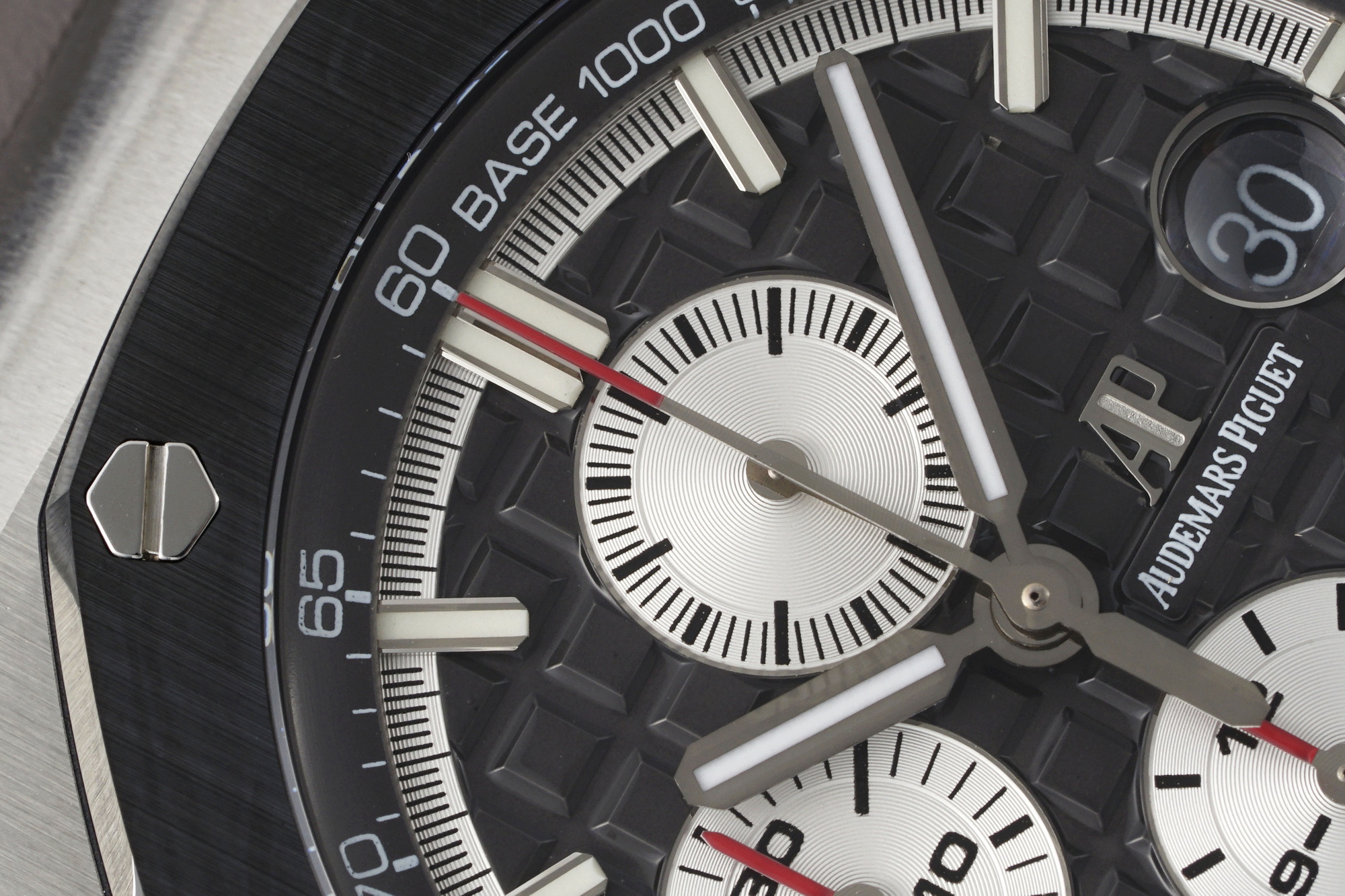 Royal Oak Offshore 44 mm, Grey Ref. 26400IO.OO.A004CA.01