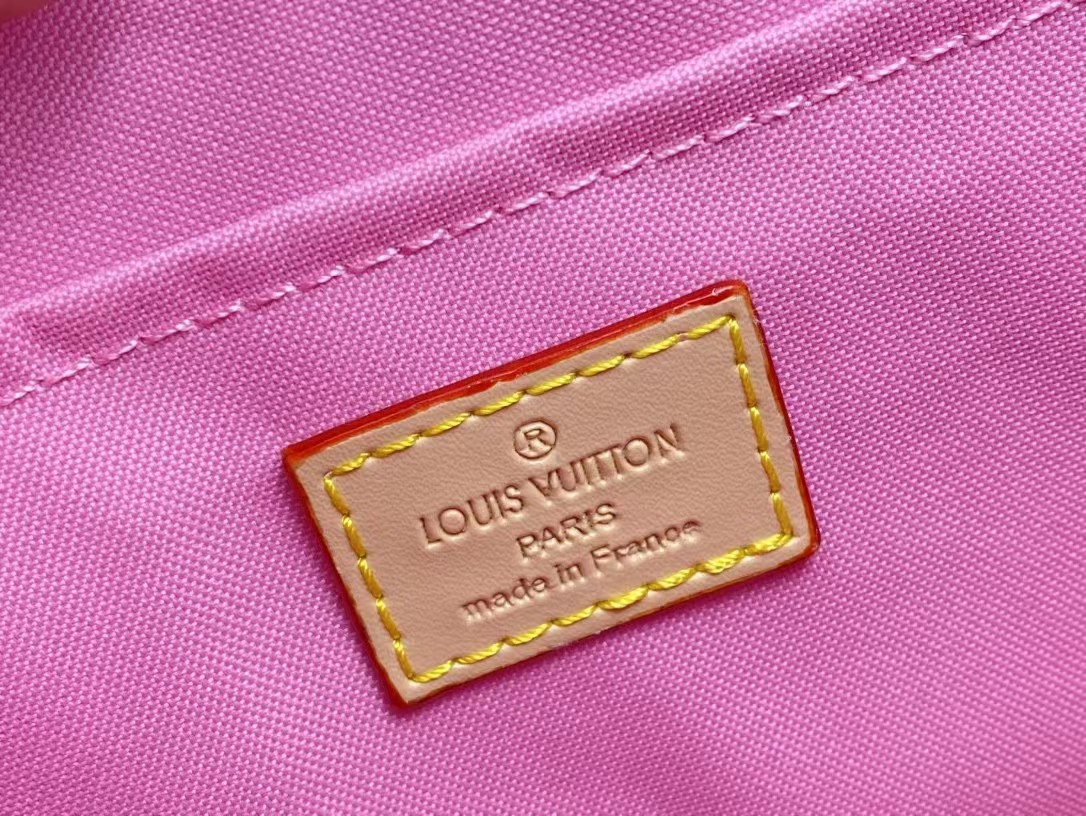 Louis Vuitton CROISETTE CHAIN WALLET