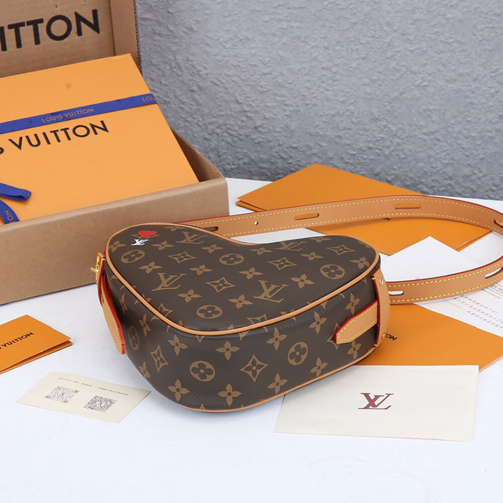 Louis Vuitton Game On Coeur