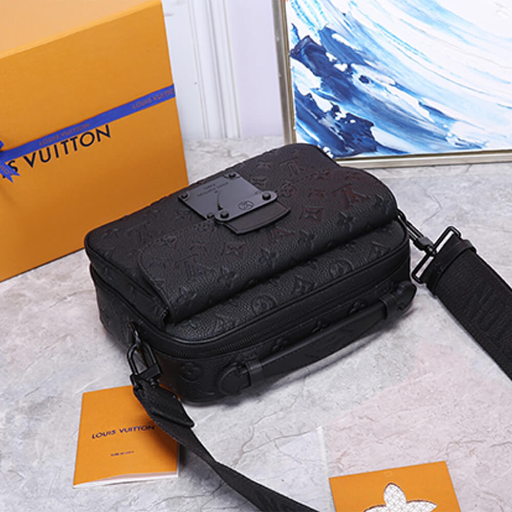Louis Vuitton S LOCK MESSENGER