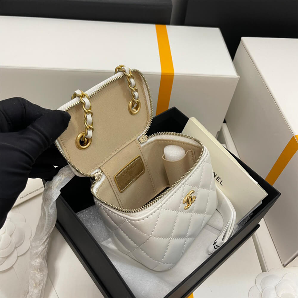 Chanel SMALL VANITY WITH CHAIN