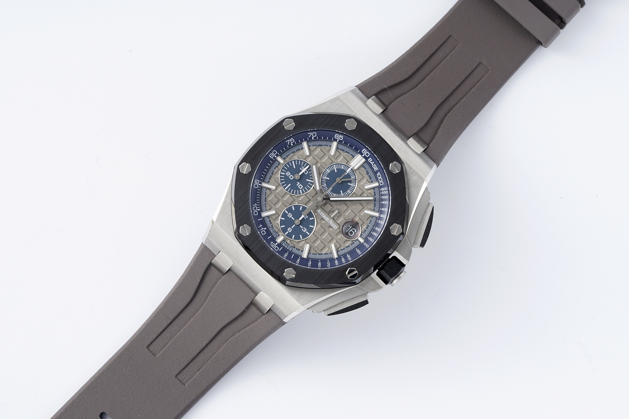 Royal Oak Offshore 44 mm, Grey Ref. 26400IO.OO.A004CA.02