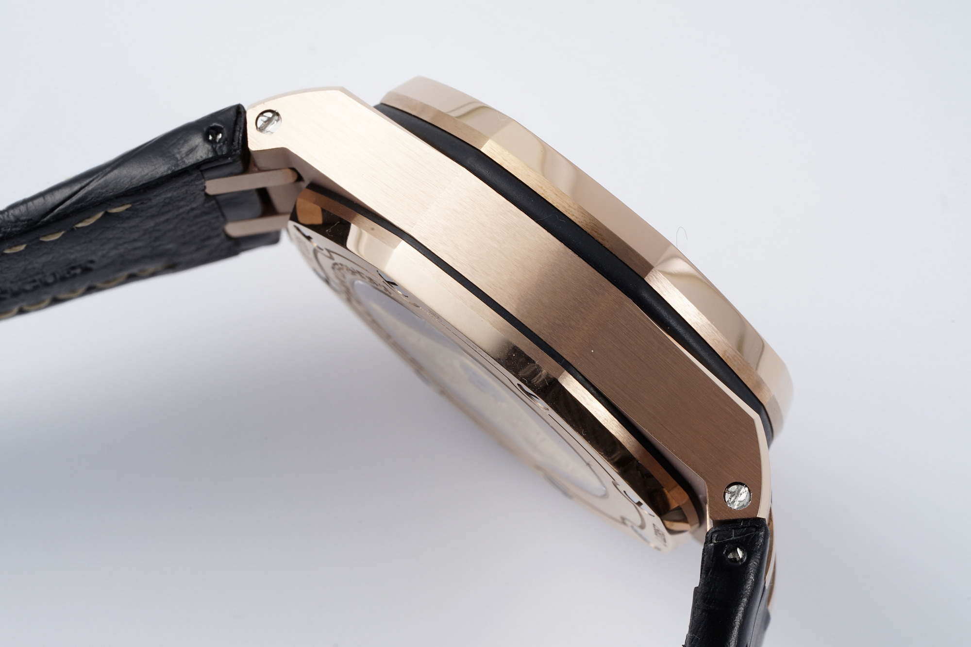 Royal Oak Offshore 42 mm, Champagne Ref. 26470OR.OO.A002CR.01