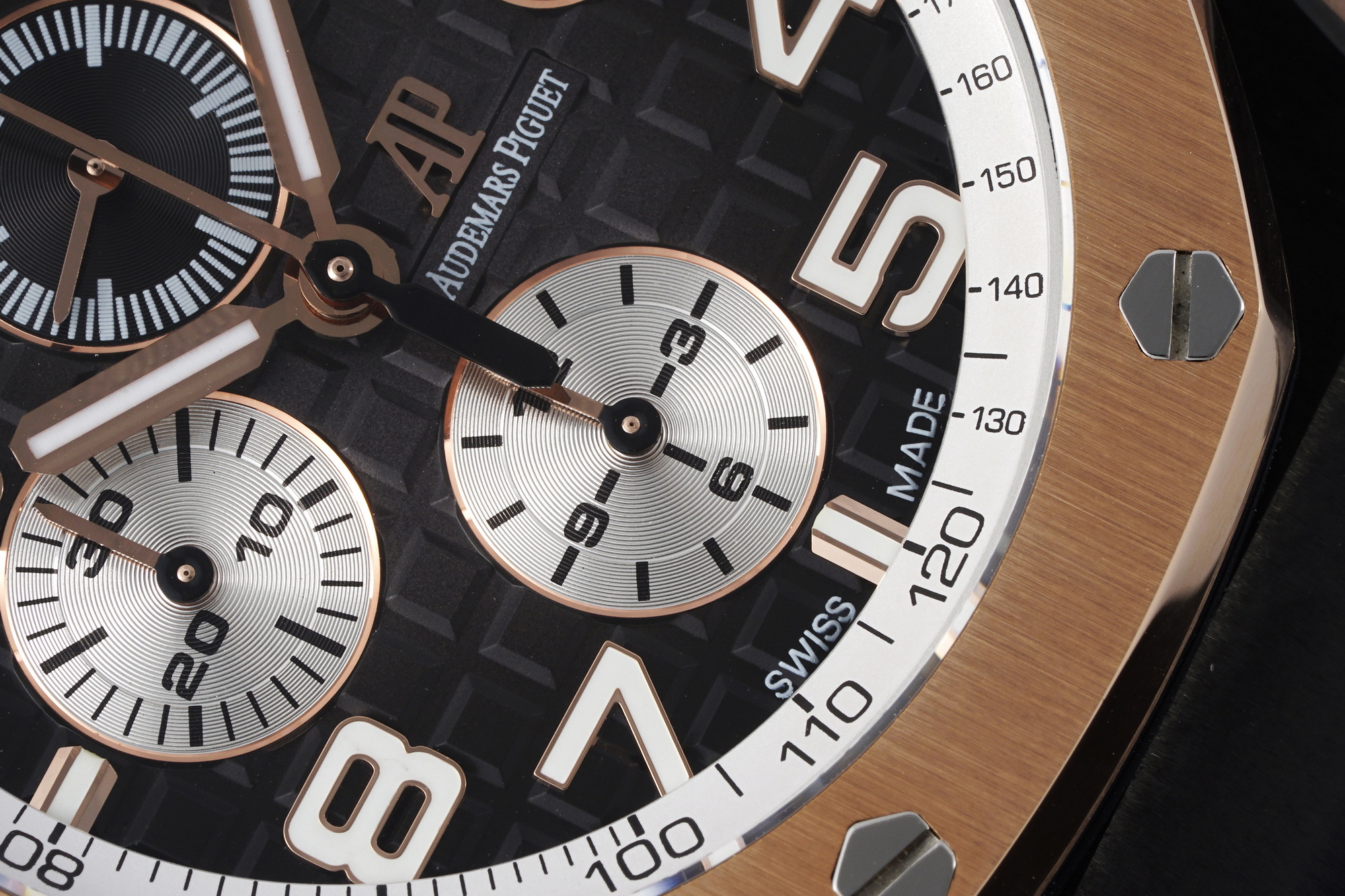 Royal Oak Offshore 44 mm, Grey Ref. 26405NR.OO.A002CA.01