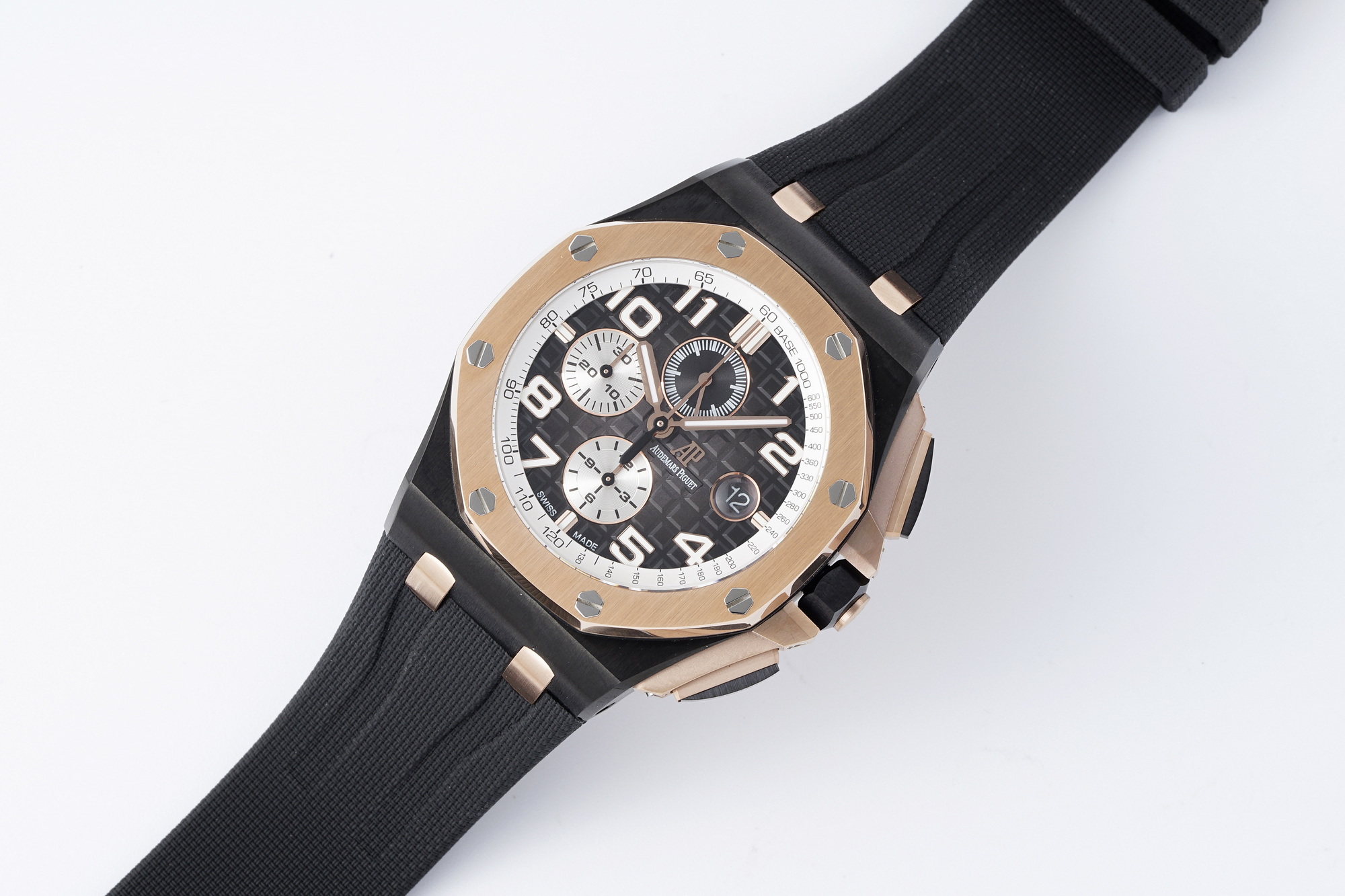 Royal Oak Offshore 44 mm, Grey Ref. 26405NR.OO.A002CA.01