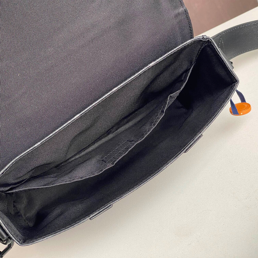 Louis Vuitton TRUNK MESSENGER