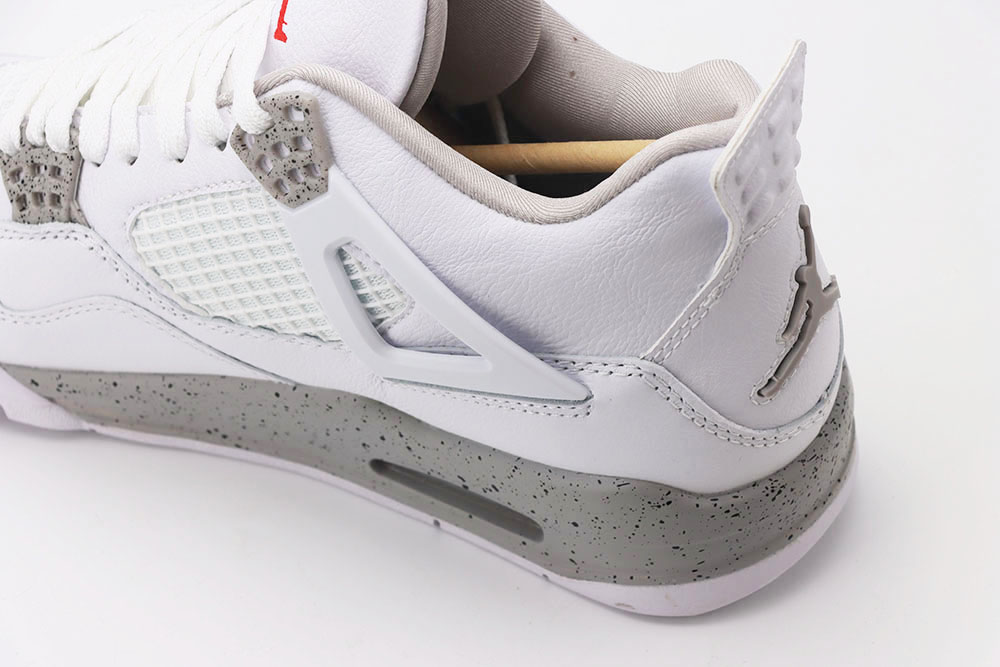 AIR JORDAN 4 RETRO ‘WHITE OREO’