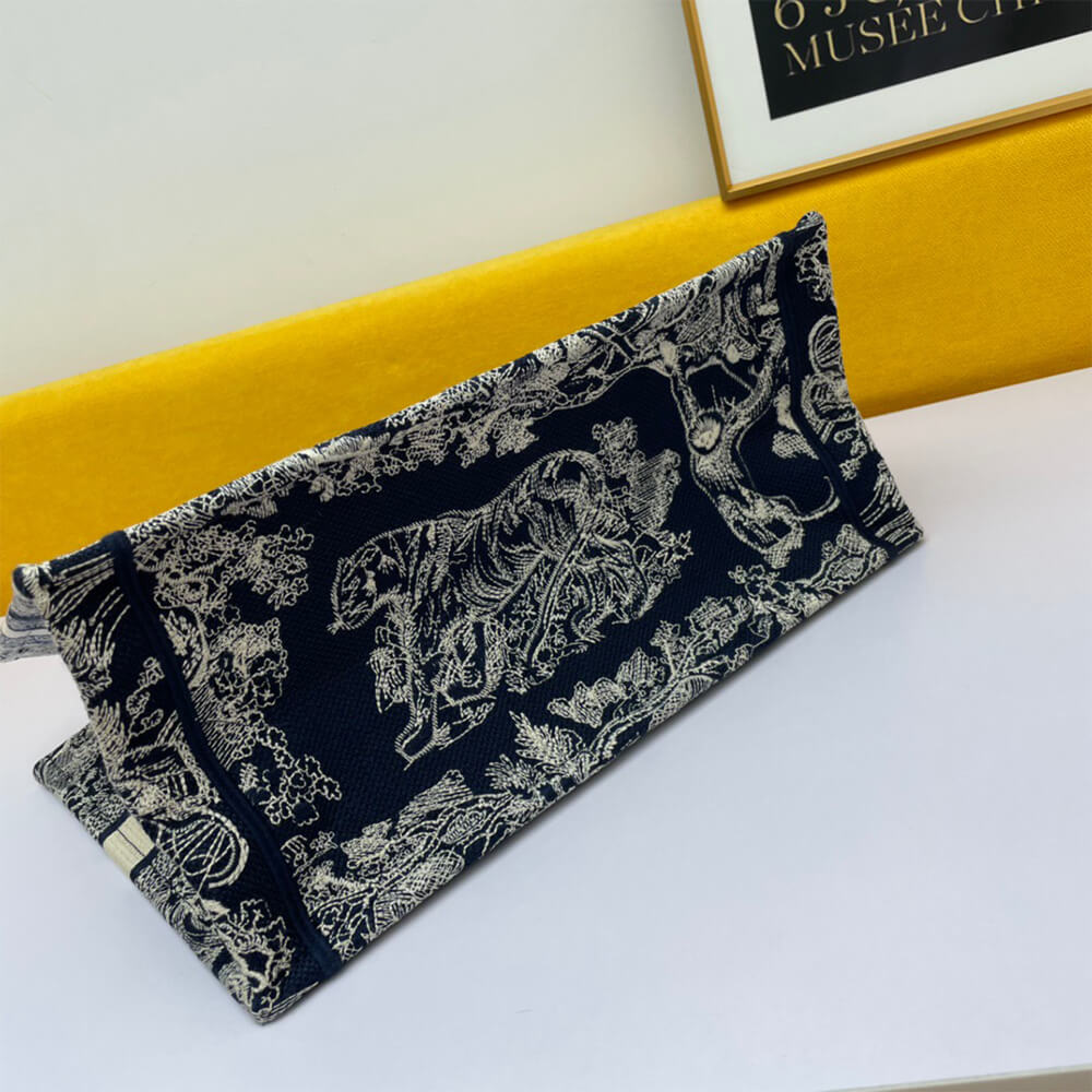 Dior SMALL DIORAMOUR DIOR BOOK TOTE