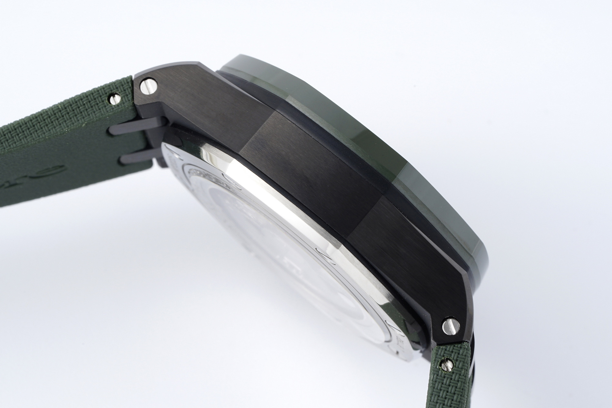 Royal Oak Offshore 44 mm, Green Ref. 26405CE.OO.A056CA.01