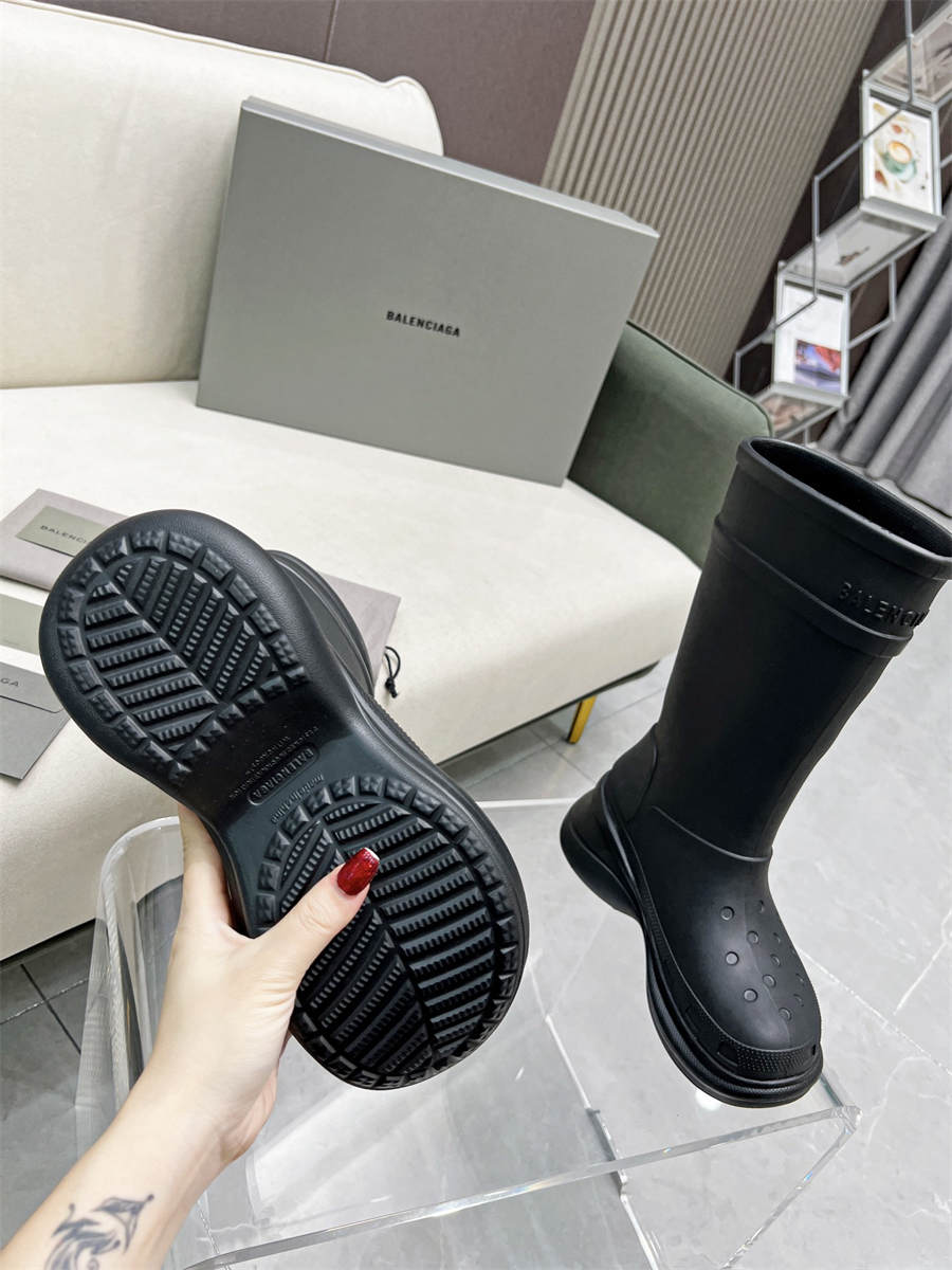 Balenciaga Crocs co-branded cave rain boots