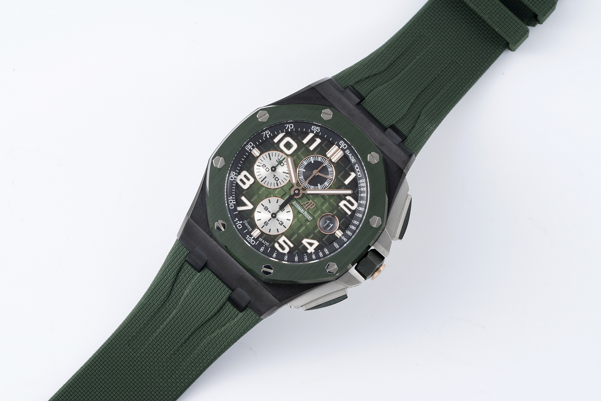 Royal Oak Offshore 44 mm, Green Ref. 26405CE.OO.A056CA.01